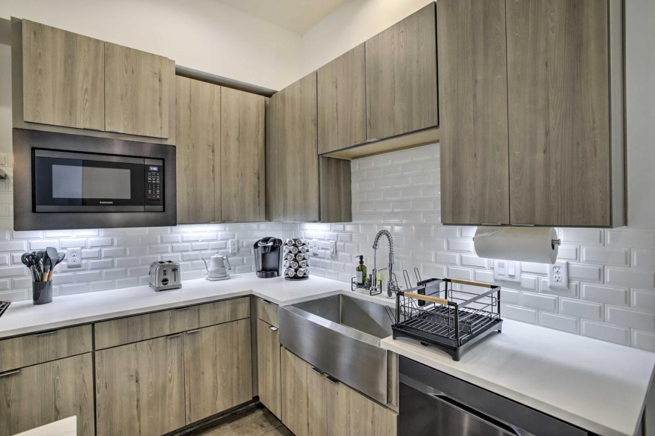 Newly-Built Luxury Galleria Area Townhome! 휴스턴 외부 사진