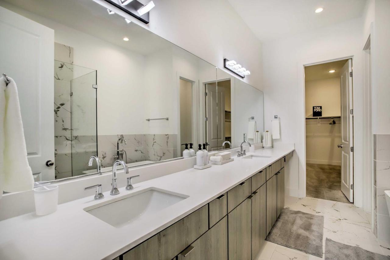 Newly-Built Luxury Galleria Area Townhome! 휴스턴 외부 사진